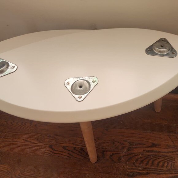 A Pair (x2): 3-Legged Coffee or Side Tables - Picture 5 of 12